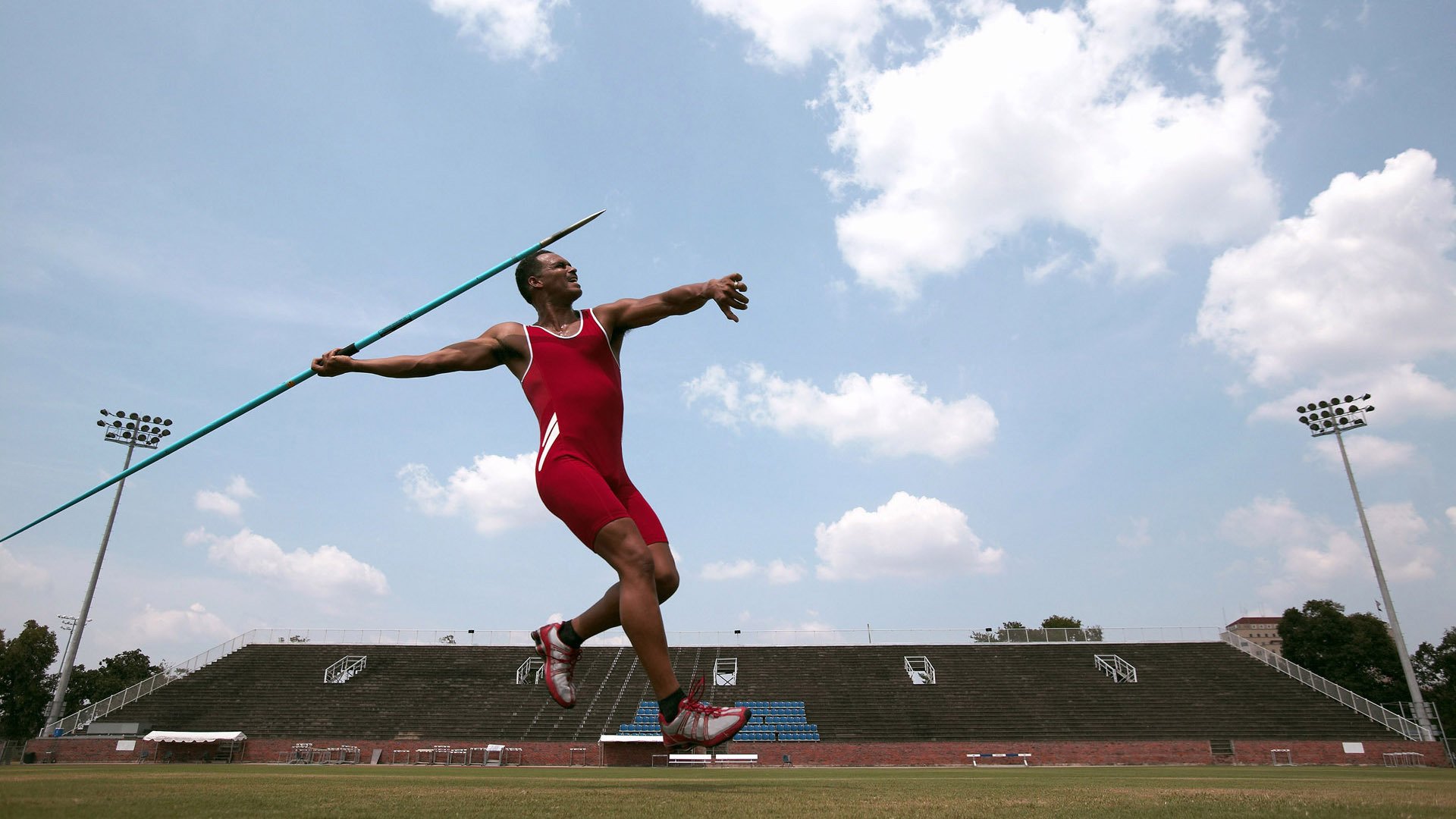 “亚戈·卡尔曼的强硬风格与全面技术，让美洲狮队在世界赛场中称霸”